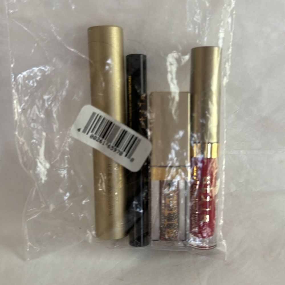 STILA 4p Makeup Set Eyeliner, Mascara, Liquid Eyeshadow, Liquid Lipstick $60 - Picture 2 of 4